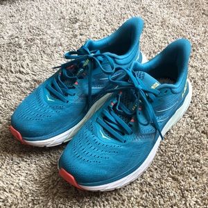 Hoka One One Arahi 5